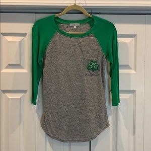 3/4 length sleeve clover shirt